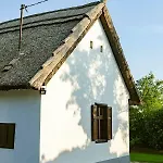 Nyaraló Hét Fenyő / Seven Pines House