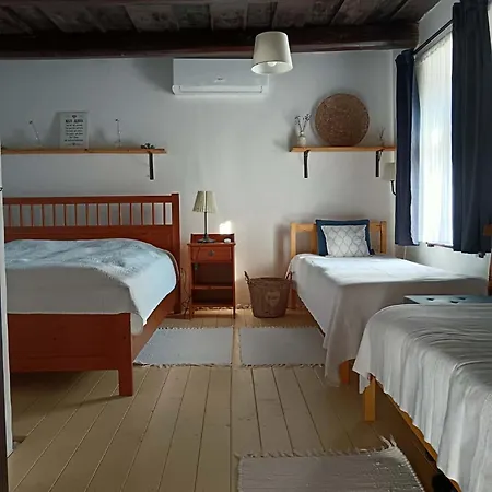 Feriehus Het Fenyo Vendeghaz / Seven Pines House